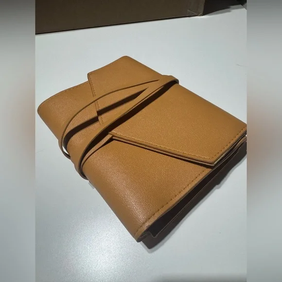 Glass Ladder & Co Tech Roll
Up - Picture 2 of 5